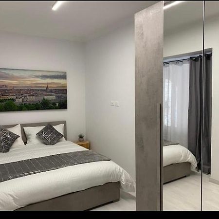Calandra Studio Apartment Turin Bagian luar foto