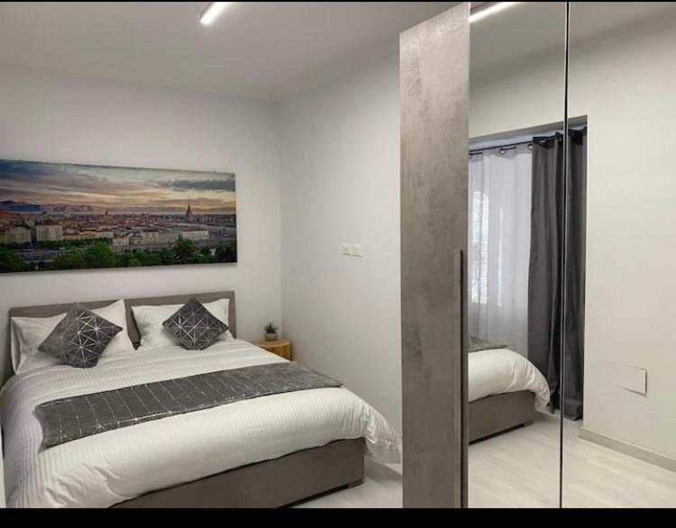 Calandra Studio Apartment Turin Bagian luar foto